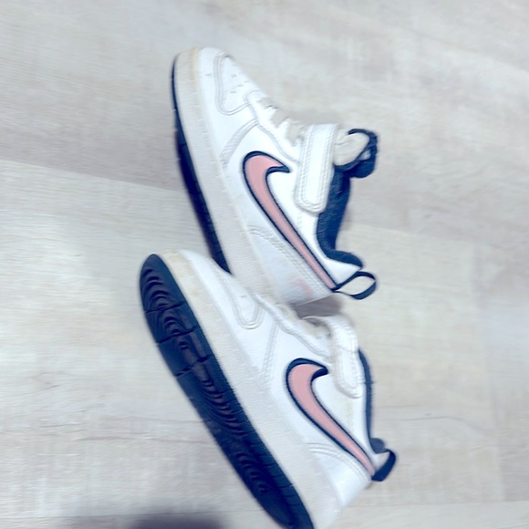 Nike toddler girl sneakers - Picture 2 of 4